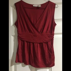 Sleeveless v-neck top